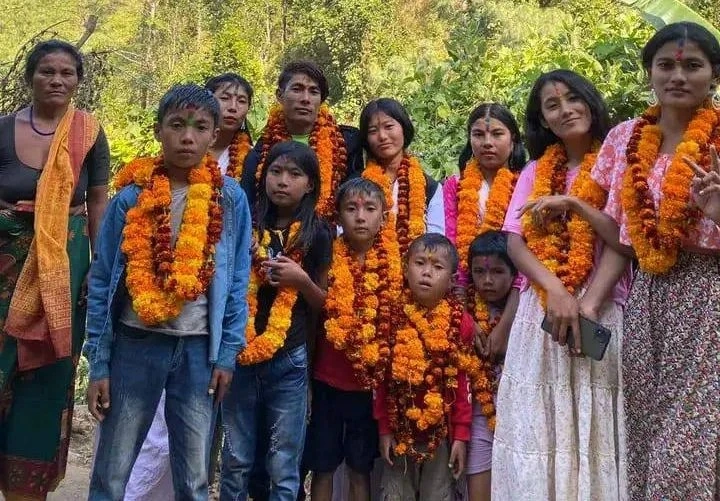 घर छाडेर हिँडेका हायू परिवारलाई आफन्तको जिम्मा लगाइयो